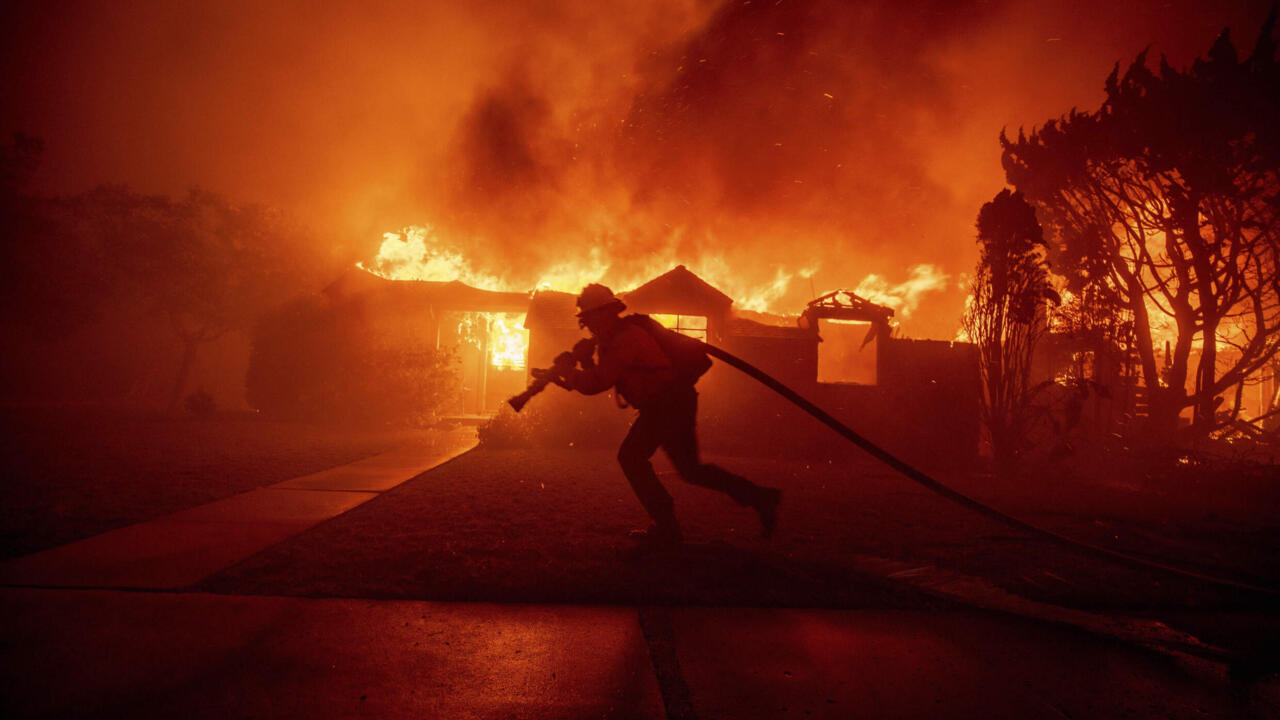 Incendies dévastateurs : les pompiers sur la défensive face à une catastrophe inévitable