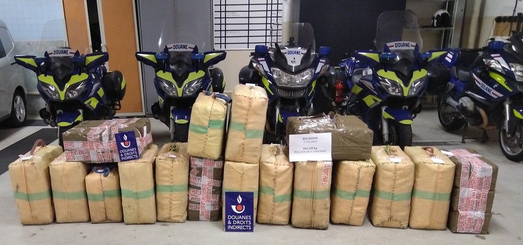 Une opération de grande envergure : 772 kg de cocaïne et 608 kg de résine de cannabis saisis par les douaniers français