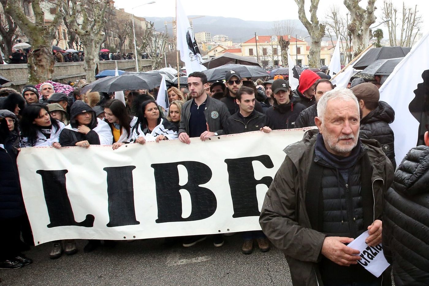 La violence s’abat sur le leader nationaliste de la Corse