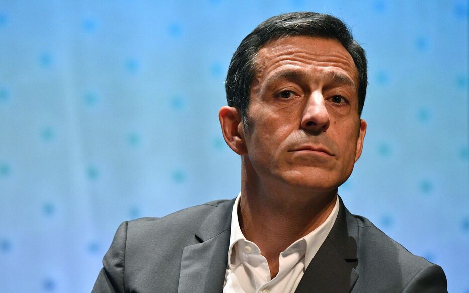 Le président de l’ARCOM admet la partialité du service public
